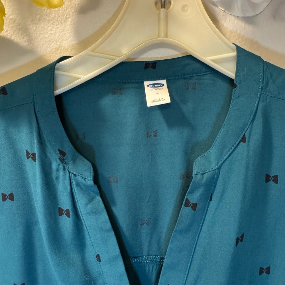 Old Navy Teal Button-Front Blouse with Black Bow Print - Picture 3 of 9